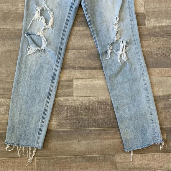 Old Navy Jeans Distressed Boyfriend Straight Leg Light Wash Size 4 Tall - Picture 5 of 10